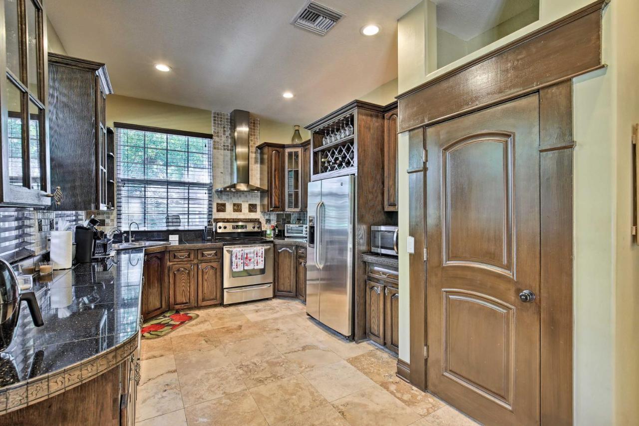 Tampa Oasis With Pool About 7 Mi To Busch Gardens! Villa Bagian luar foto