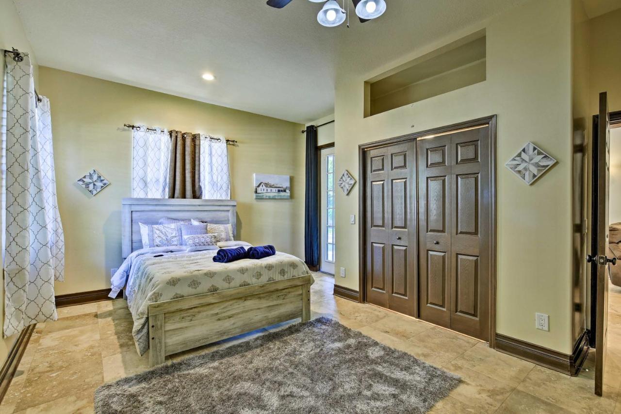 Tampa Oasis With Pool About 7 Mi To Busch Gardens! Villa Bagian luar foto