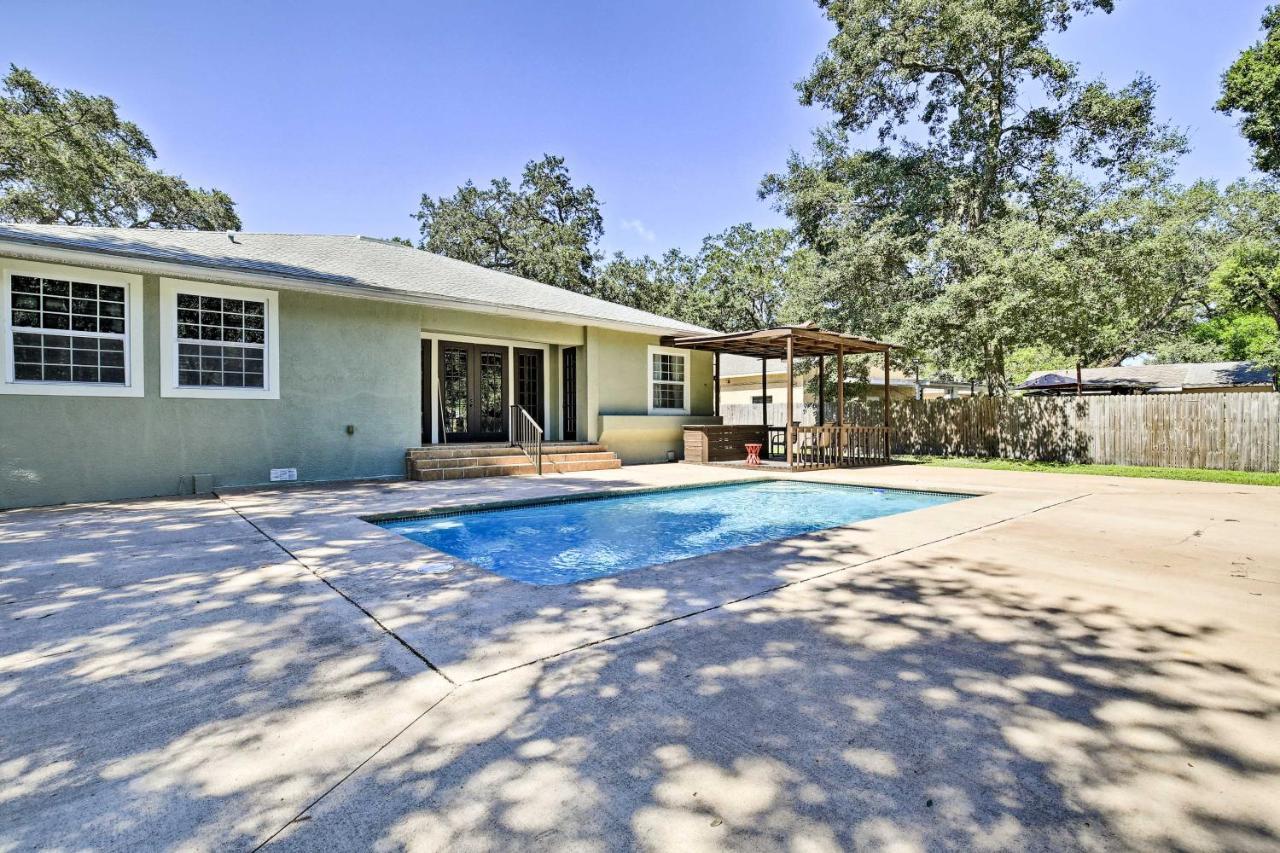 Tampa Oasis With Pool About 7 Mi To Busch Gardens! Villa Bagian luar foto