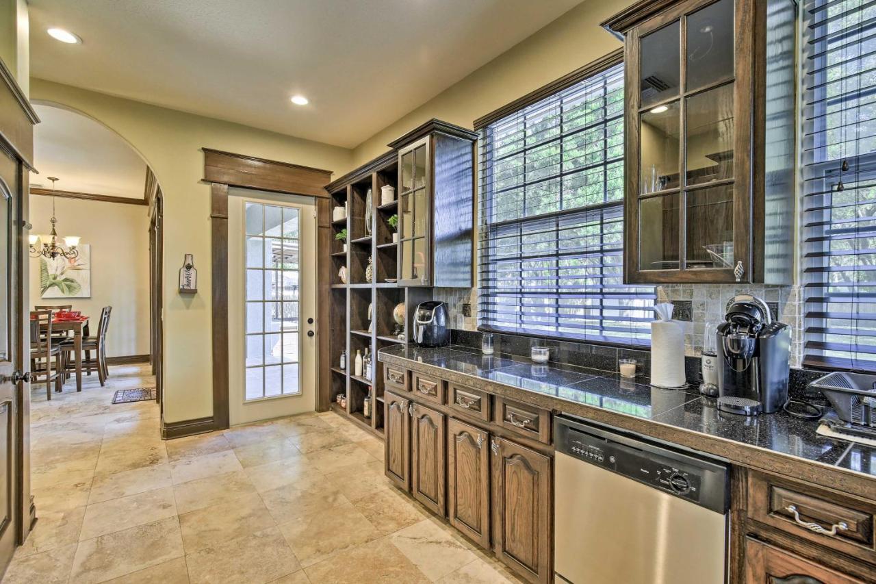 Tampa Oasis With Pool About 7 Mi To Busch Gardens! Villa Bagian luar foto