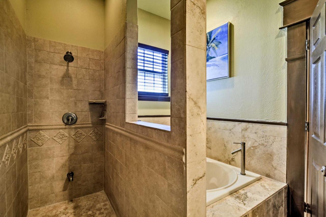 Tampa Oasis With Pool About 7 Mi To Busch Gardens! Villa Bagian luar foto